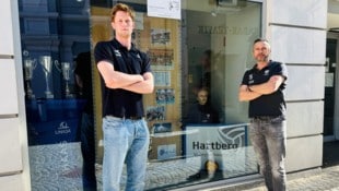 Michael Gratzer Die Volleyballer (hier Ekstrand mit Coach Hirczy) haben in der Stadt ihr eigenes Schaufenster.