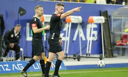 Schiedsrichter Arnes Talic zeigte auf den Punkt.