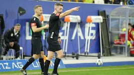 Schiedsrichter Arnes Talic zeigte auf den Punkt.