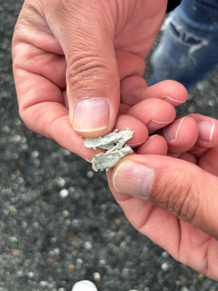 Asbest-Steine muss man mit der Lupe im Steinbruch suchen.