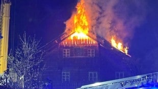 Das Wohnhaus ging in Flammen auf.