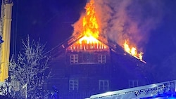 Das Wohnhaus ging in Flammen auf.