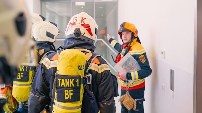 Bei Feuer im Spital zählt jede Sekunde – der Einsatz muss perfekt koordiniert sein und ...