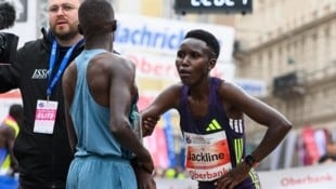 Jackline Chepngeno krachte beim Linz-Marathon mit einem Streckenposten zusammen.