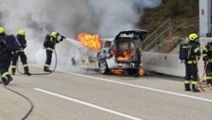 Der Opel brannte vollständig aus