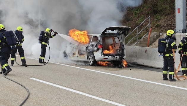 Der Opel brannte vollständig aus