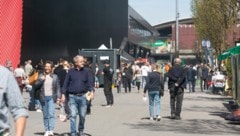 Besucher der „Schau!“ in Dornbirn.