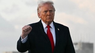 Trump will hart durchgreifen und einen Geldfluss an die Mullahs unterbinden.