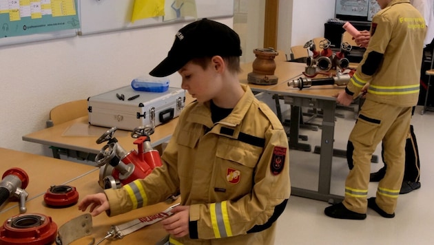 Die jungen Feuerwehrler mussten ihr erworbenes Wissen an verschiedenen Stationen beweisen.