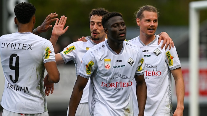 Mohamed Ouedraogo (Mitte) und Patrick Greil (r.) sind die gefährlichsten Altacher Offensivleute.