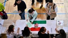 Ungarn bei der Stimmabgabe