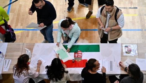 Ungarn bei der Stimmabgabe