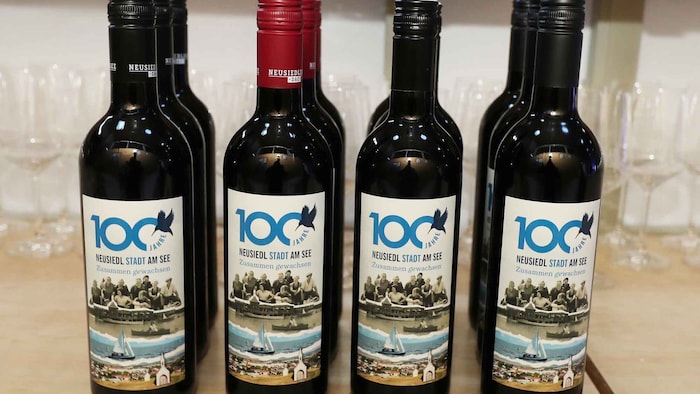 Ein Prost auf 100 Jahre Stadterhebung in Neusiedl am See: Der Jubiläums- Stadtwein war bei den ...