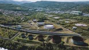 Tanklager am Seehafen-Terminal der Transalpinen Ölleitung: Im Abschnitt nahe Kärnten wurde im ...