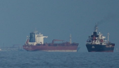Frachtschiffe in der Straße von Hormuz