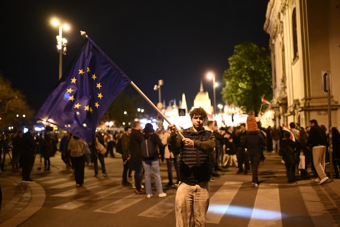 In Ungarn werden wieder europäische Flaggen geschwenkt – vor allem Jungwähler trugen zum ...