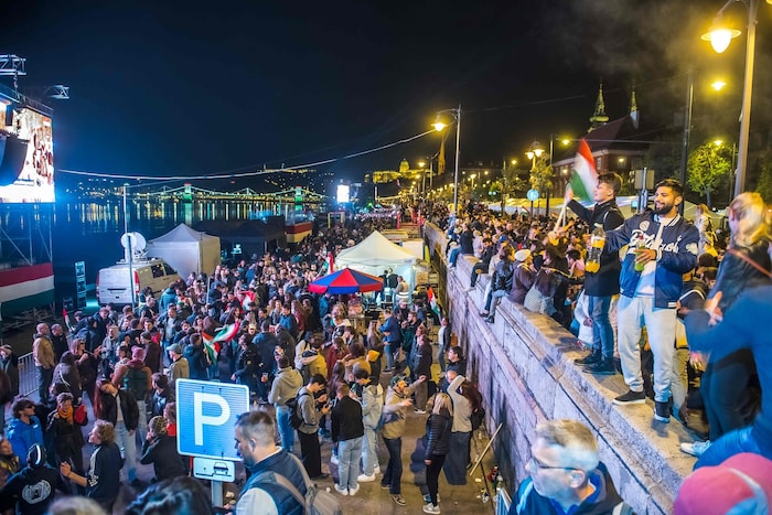 Nach Auszählung von 98 Prozent der Stimmen liegt Magyars TISZA bei 138 der 199 Mandate.