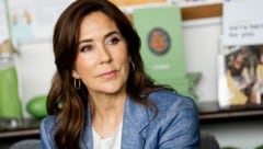 Königin Mary nahm mit bewegenden Worten Abschied von ihrem geliebten Vater, Professor John ...