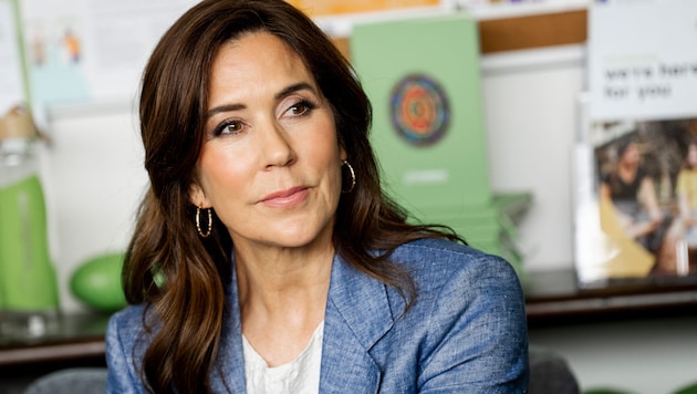 Königin Mary nahm mit bewegenden Worten Abschied von ihrem geliebten Vater, Professor John ...