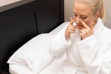 Nasenpflaster können nur dann helfen, wenn die Ursache des Schnarchens in der Nase liegt.