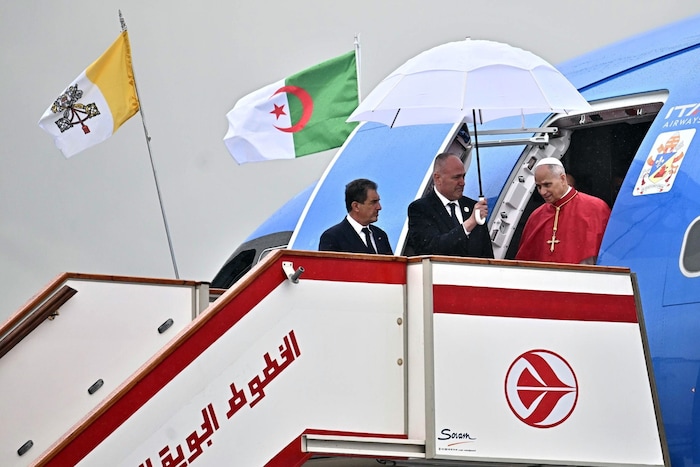 Der Papst nach seiner Landung in Algerien