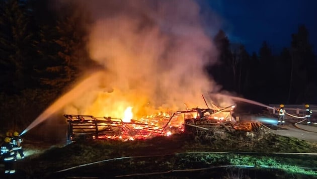 Auch dieser Wirtschaftsgebäudebrand im Bezirk Hartberg-Fürstenfeld dürfte mit den ...