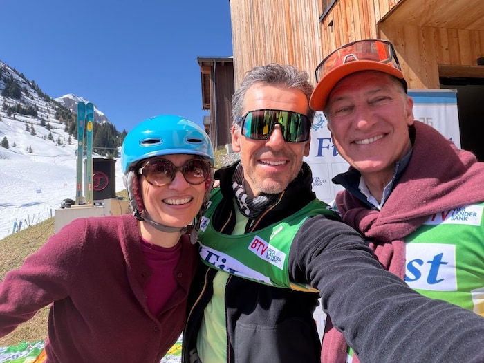 Auch Julia und Tobias Moretti ließen es sich nicht nehmen, bei strahlendem Wetter in Warth bei ...