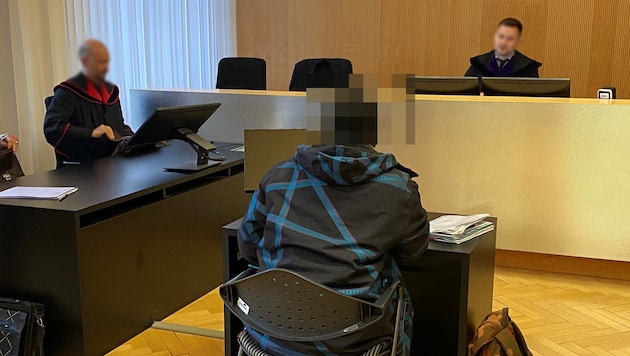 Der Angeklagte wollte „nur seinen Rucksack“ zurück, sagte er am Montag am Landesgericht.