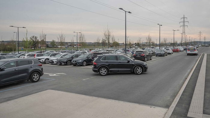 The parking lot in front of the new station in Groß St. Florian is well-filled