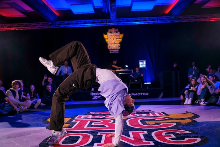 Die 30-jährige Tirolerin beim Freezing in einem Hollowback. Das Publikum staunte.