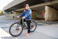 Rolando Dinglasans Fahrrad wurde aus seinem Haus geklaut. Sein neues Rad hat er daher ...