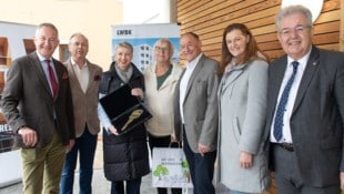 Die beiden LWBK-Geschäftsführer Harald Repar und Wolfgang Ruschitzka, LHStv. Gaby Schaunig, ...