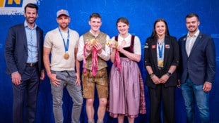 Sportlandesrat Udo Landbauer, Doppel-Olympiasieger Benni Karl, das paralympische Geschwisterduo ...