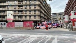 Der 35-Jährige musste noch vor Ort intubiert werden und wurde mit dem Helikopter ins Spital ...