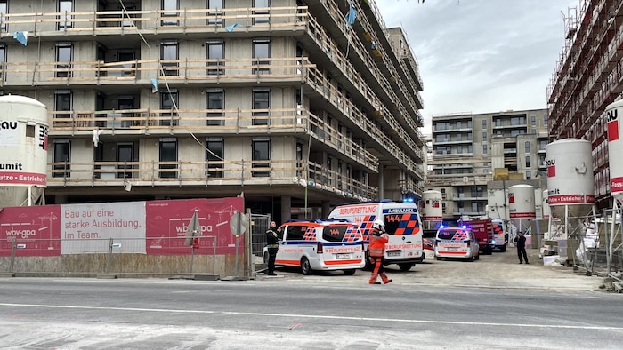 Der 35-Jährige musste noch vor Ort intubiert werden und wurde mit dem Helikopter ins Spital ...