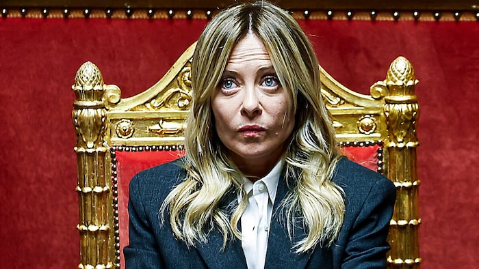 Die Sorgenfalten bei Giorgia Meloni werden immer größer.