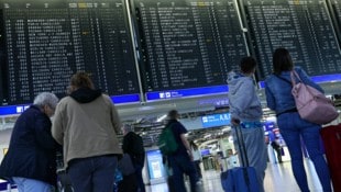 Der Streit um bessere Arbeitsbedingungen mit dem deutschen Luftfahrtkonzern führte zu hunderten ...