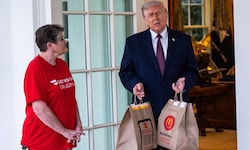 Donald Trump lässt sich McDonalds-Essen liefern und verkündet, dass der Iran einen Deal machen ...