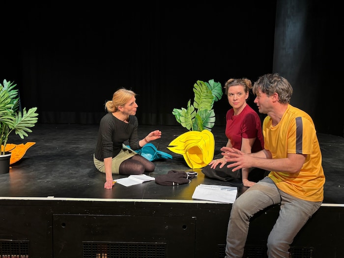 Nach der Probe wird über die zentralen Themen diskutiert.