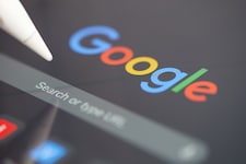 In den USA muss Google seine Suchmaschinendaten einem Gerichtsurteil zufolge ebenfalls mit der ...
