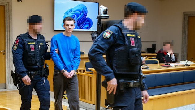 Der mittlerweile 19-Jährige – er will auf eigenen Wunsch nicht unkenntlich gemacht werden – am ...