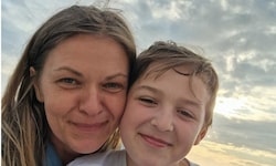 Mutter Martina K. mit Sohn Felix vor seinem Unfall.  