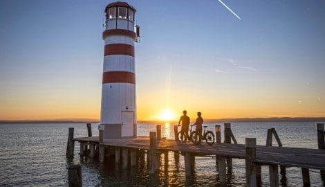 Stiller Moment am See – zwischen Himmel, Wasser und Horizont.