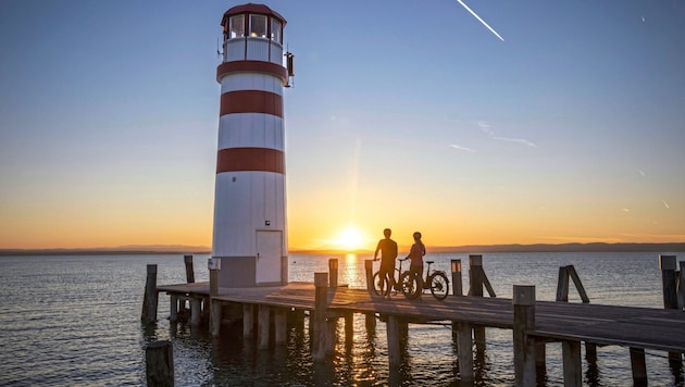 Stiller Moment am See – zwischen Himmel, Wasser und Horizont.