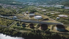 Tanklager am Seehafen-Terminal der Transalpinen Ölleitung: Im Abschnitt nahe Kärnten wurde im ...