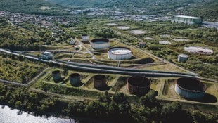 Tanklager am Seehafen-Terminal der Transalpinen Ölleitung: Im Abschnitt nahe Kärnten wurde im ...