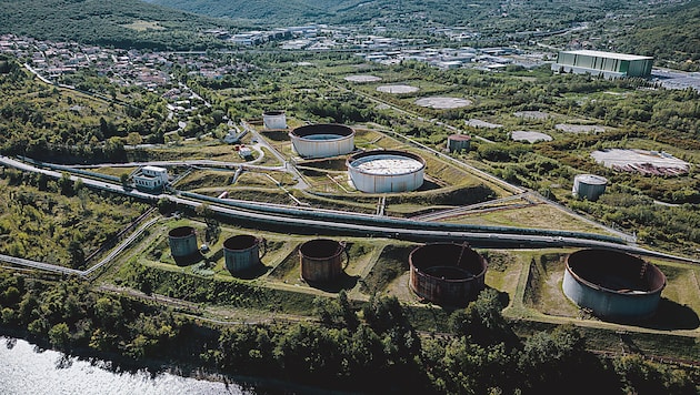Tanklager am Seehafen-Terminal der Transalpinen Ölleitung: Im Abschnitt nahe Kärnten wurde im ...