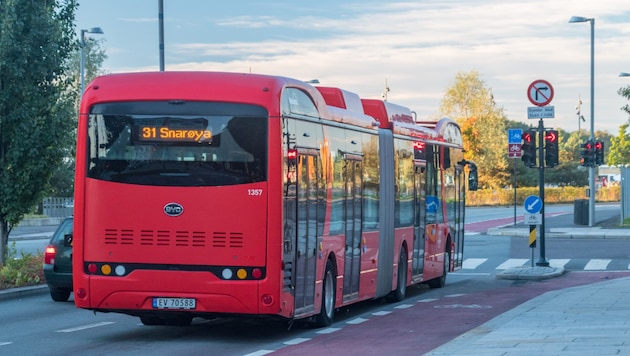 In Norwegen hat ein 14-Jähriger einen Linienbus gestohlen und ist damit ungefähr 200 Kilometer ...