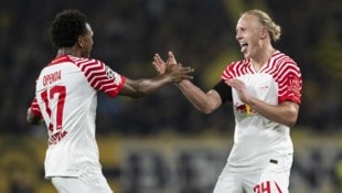 Lois Openda (li.) jubelt mit Xaver Schlager