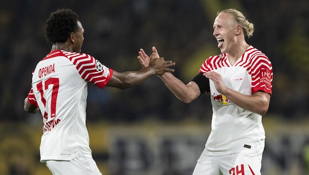 Lois Openda (li.) jubelt mit Xaver Schlager